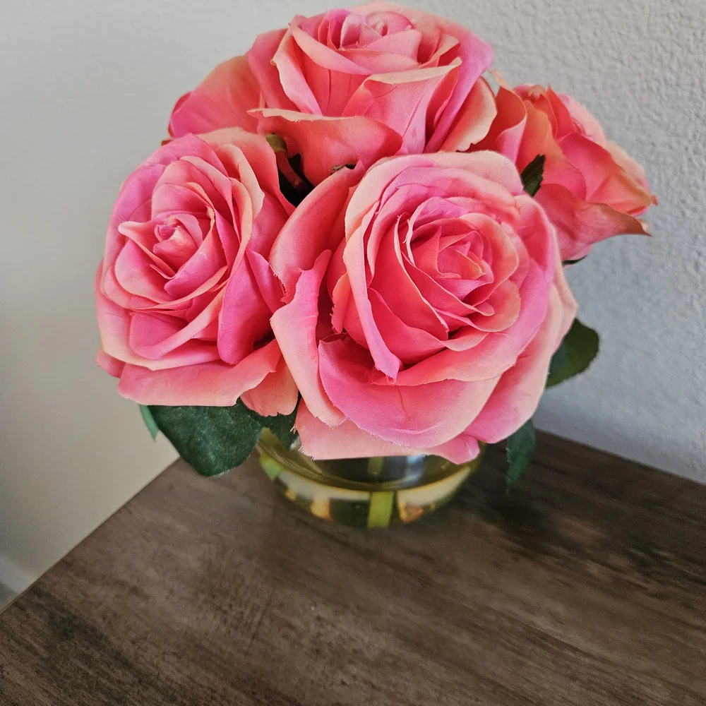 Pink Rose Arrangement in Glass Vase